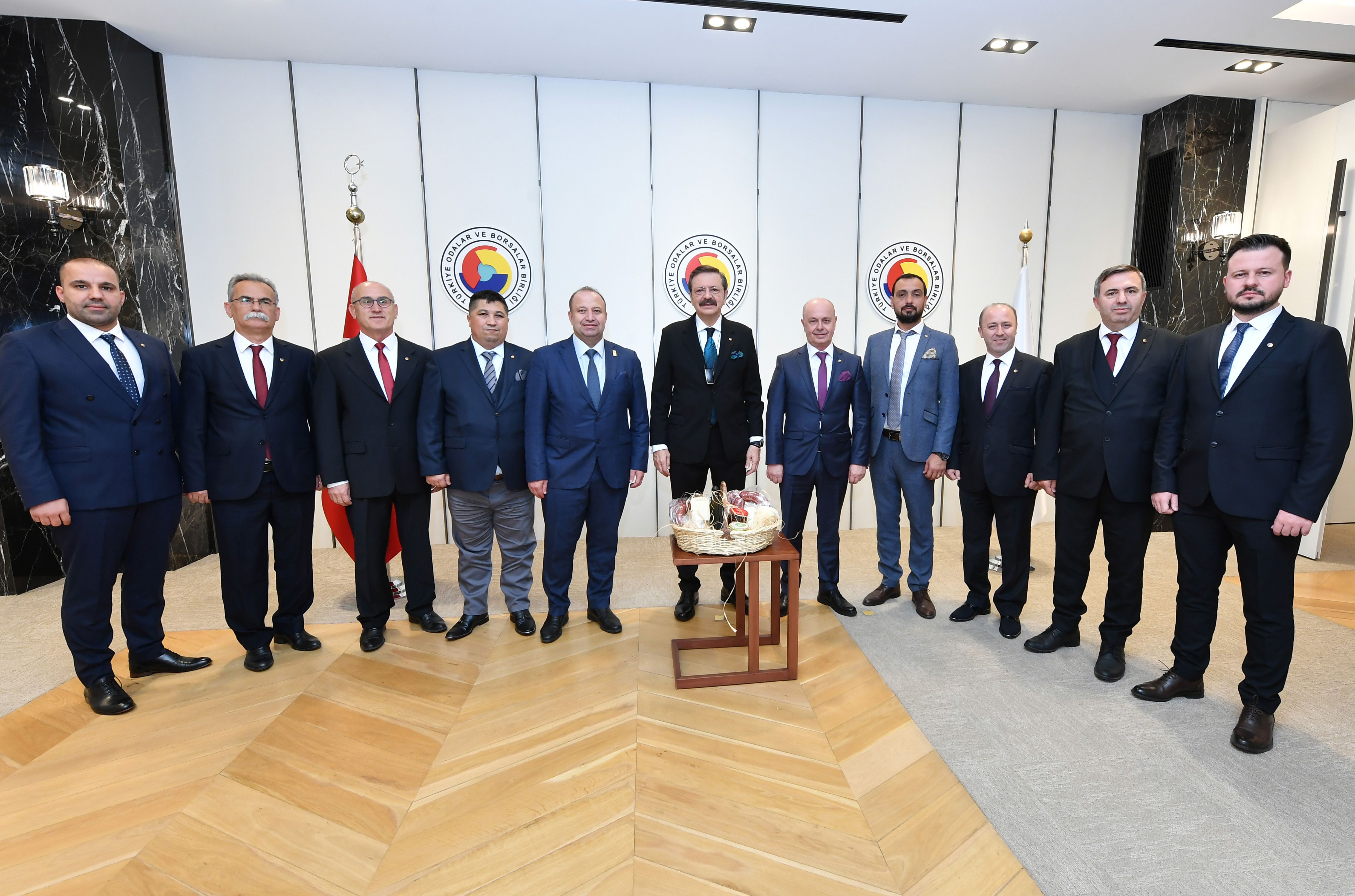 TOBB BAŞKANI M. RİFAT HİSARCIKLIOĞLU'NA ZİYARET